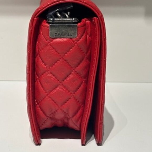 Chanel Boy Red - Picture 3 of 11